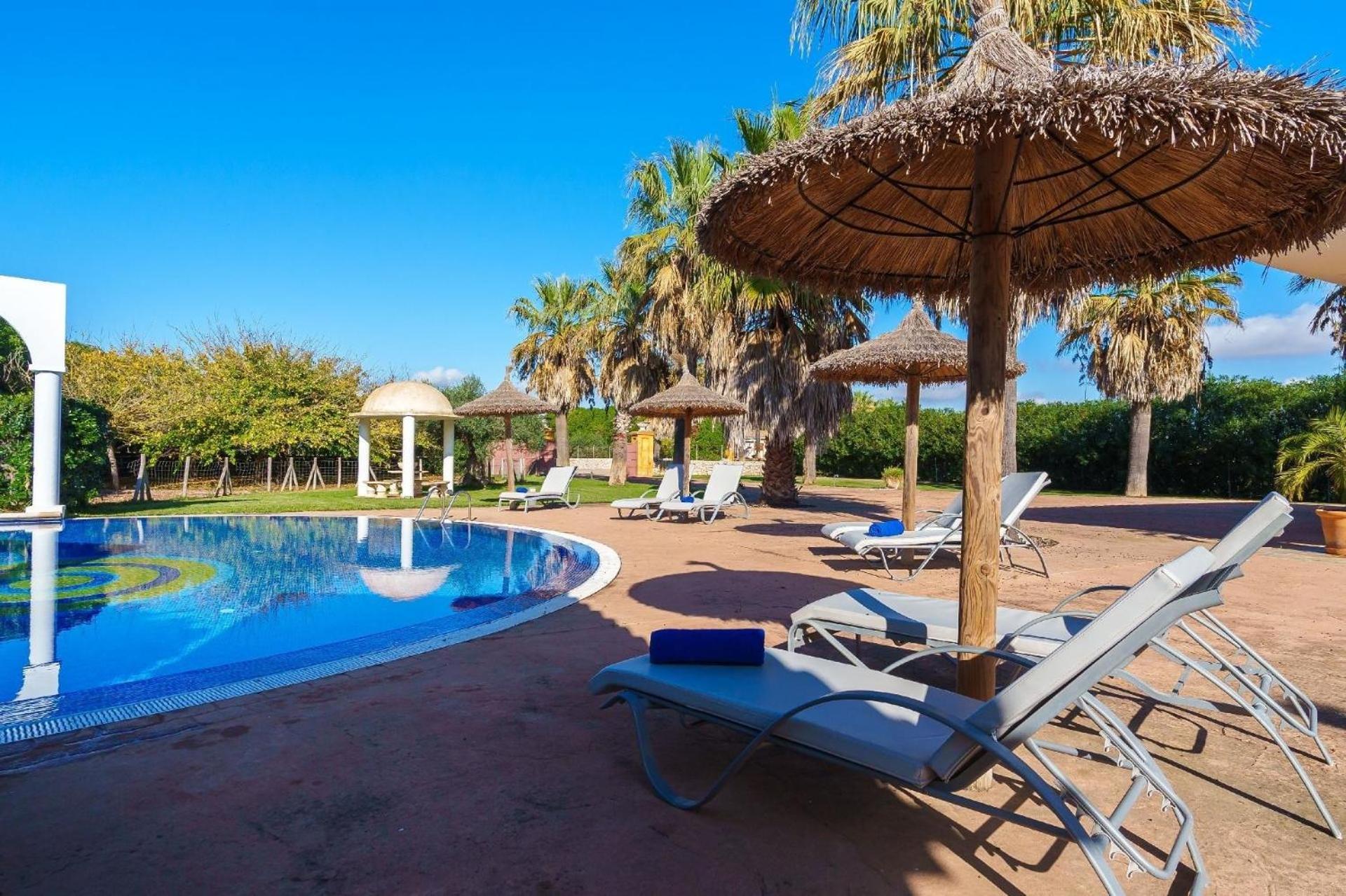 Schoenes Mit Pool Fuer 6 Personen